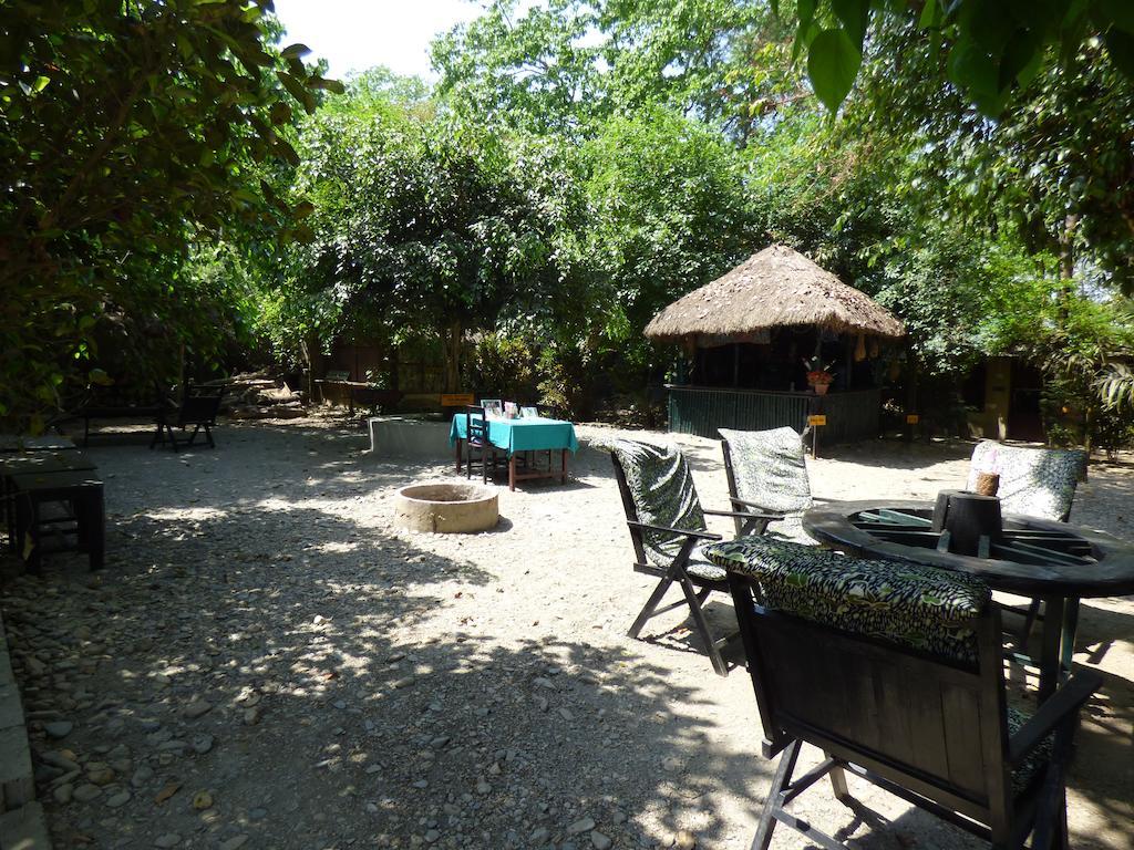 Chitwan Gaida Lodge Sauraha Εξωτερικό φωτογραφία