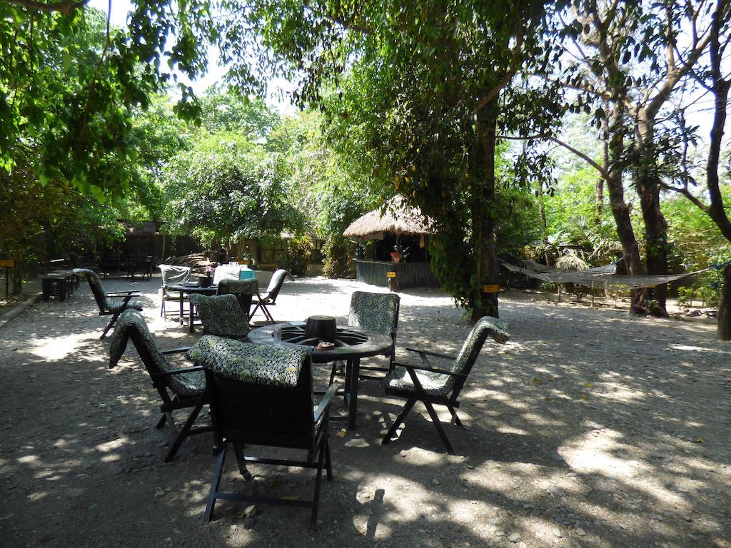 Chitwan Gaida Lodge Sauraha Εξωτερικό φωτογραφία