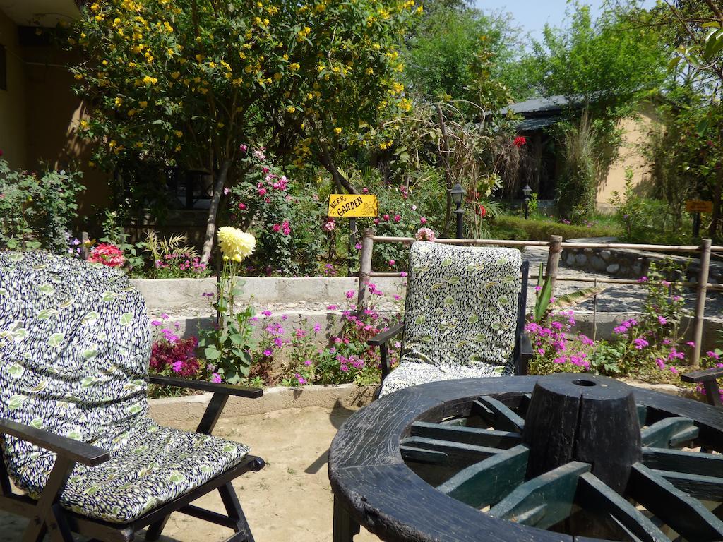 Chitwan Gaida Lodge Sauraha Εξωτερικό φωτογραφία