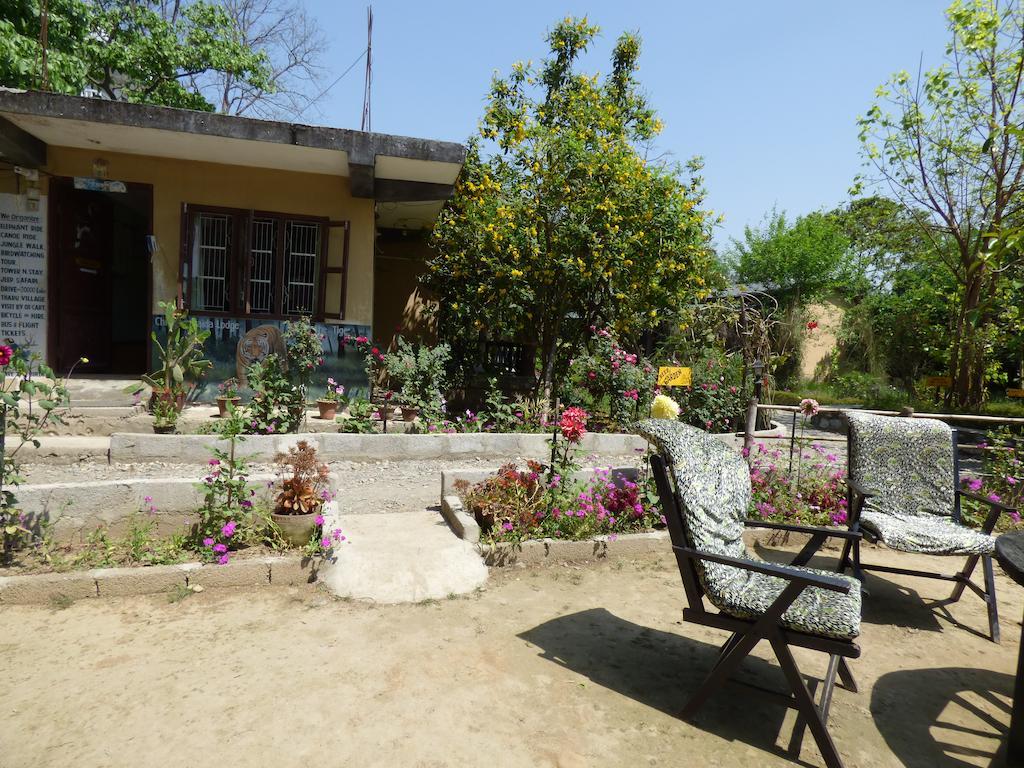 Chitwan Gaida Lodge Sauraha Εξωτερικό φωτογραφία