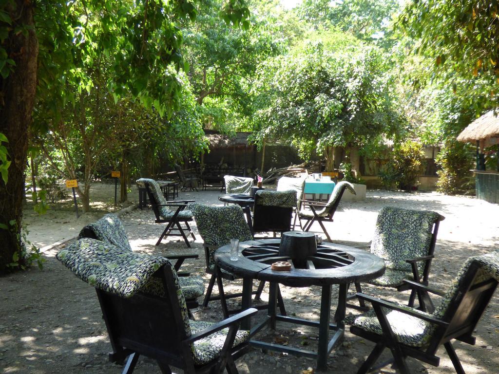 Chitwan Gaida Lodge Sauraha Εξωτερικό φωτογραφία